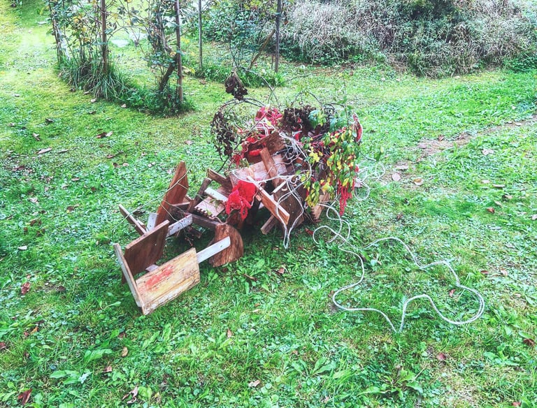 current situation ikebana performance at Crossbreeds Cracks Currents PF25 Dornach Extension Exhibition