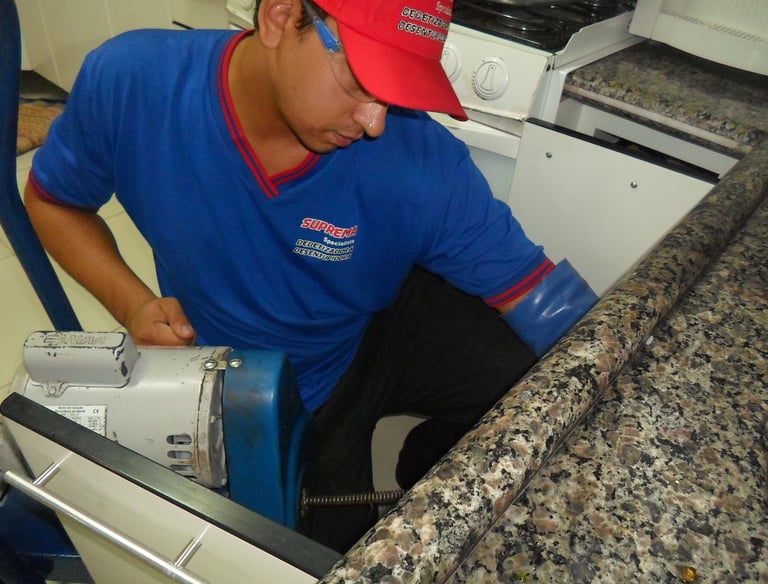 desentupimento de pia com técnico especializado