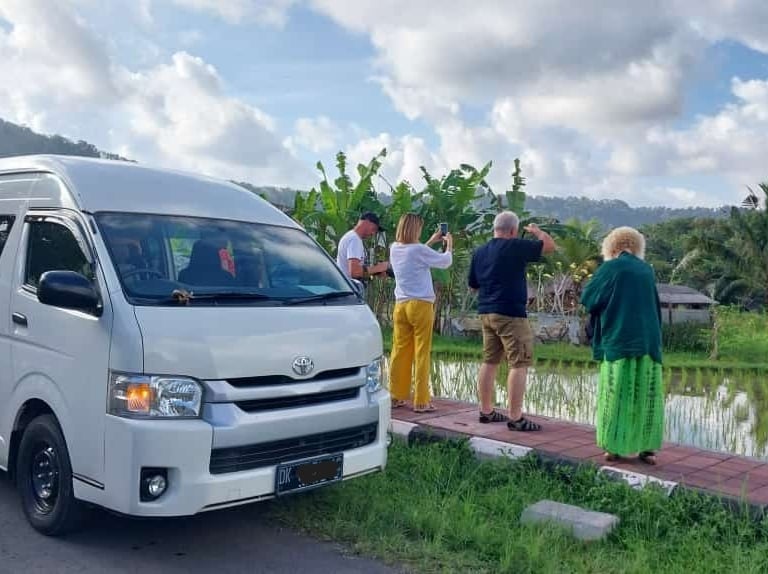 Car hire for excursion & explore the wonderful Indonesia