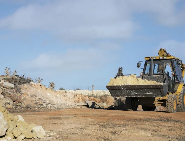 Shovel die aarde pakt