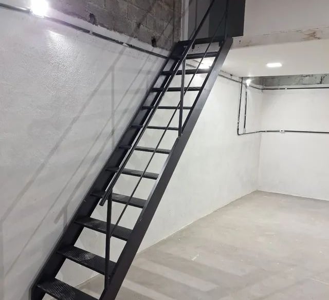 Fabricacao de Escada um lance em Ribeirao das Neves-MG-3