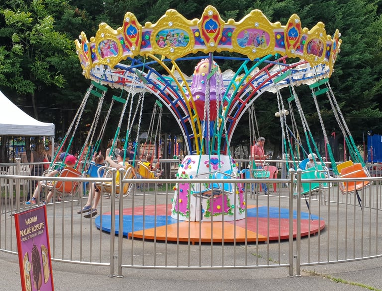 les chaises vola,tes manège qui donne l'impression de voler enfants