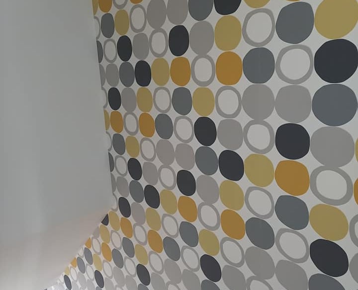 a 1970s style wallpaper