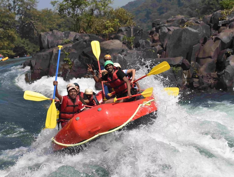 dandeli resort offers river rafting