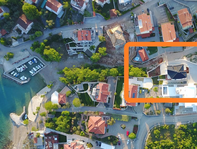 Lage des Apartments Pure Relax aus der Vogelperspektive mit Markierung