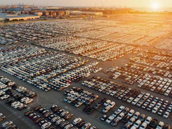 sprzedaż samochodów