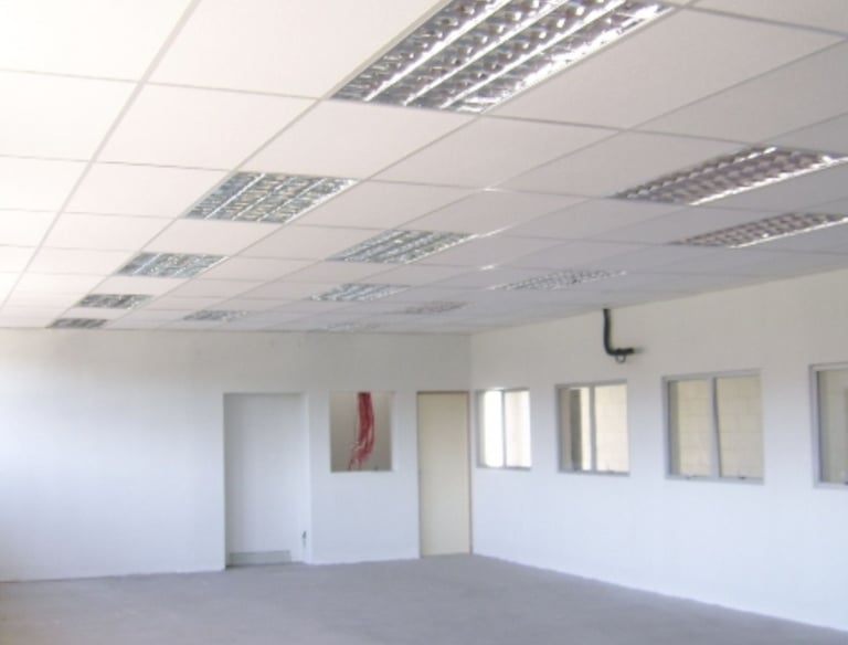 um lindo forro feito com placas de isopor