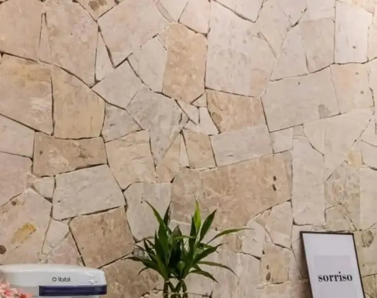 Travertino Romano Rock Face para interiores sofisticados no Tatuapé