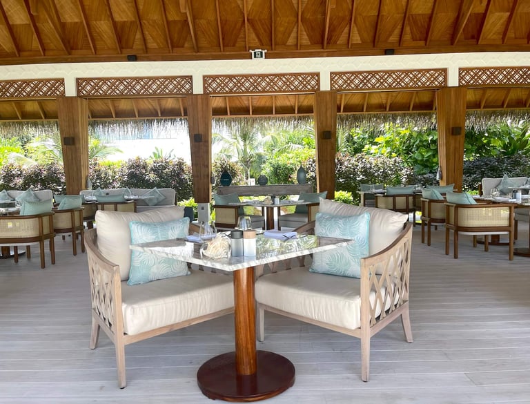Jumeirah Olhahali Island Maldives restaurant