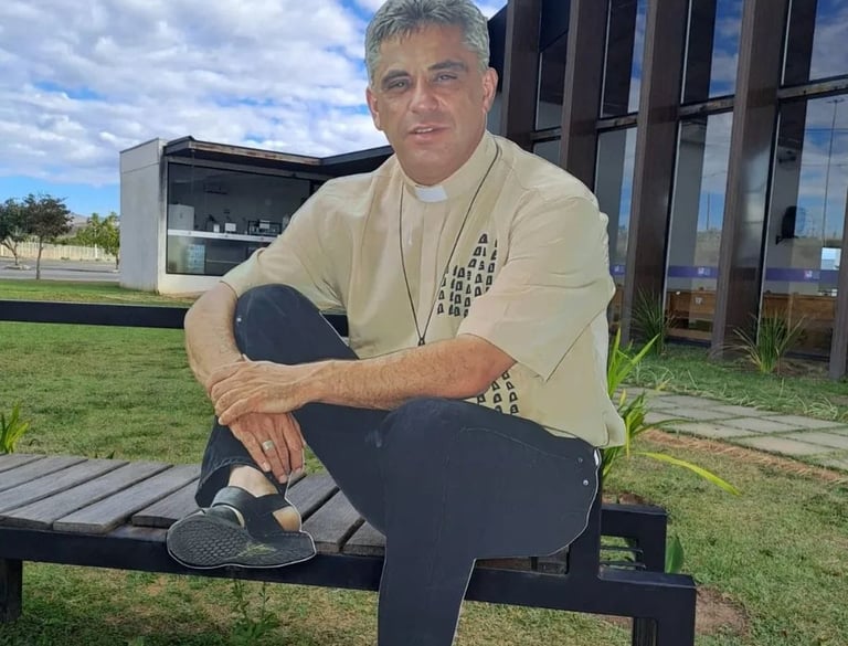 Imagem do Padre Léo