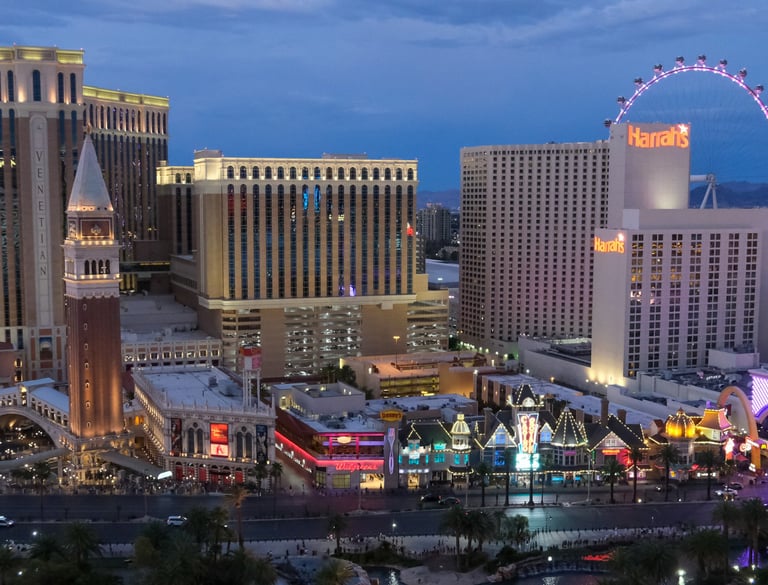 vue de las vegas depuis l'hôtel The mirage vue Las Vegas de nuit
