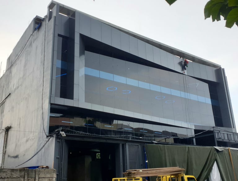 Jasa Bersih Kaca Gedung