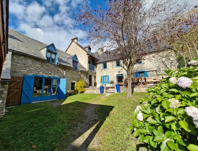 vue façade et jardin - maison la Flambee - chambres d'hotes