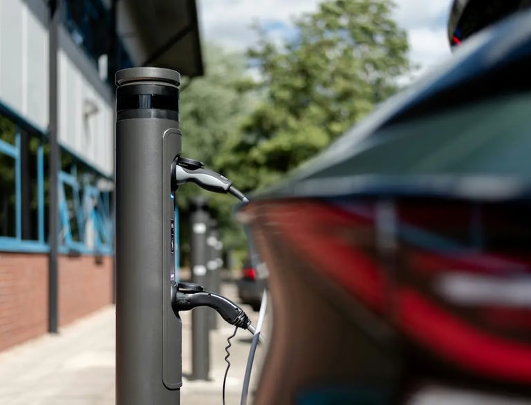 Installation d’une borne de recharge pour véhicule électrique par JLS Électrique sur la Rive-Sud