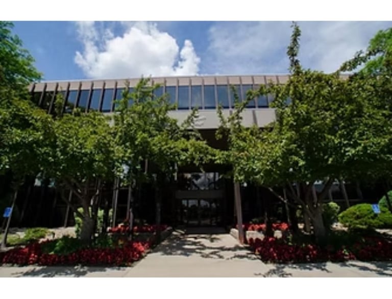 Front exterior of the office building, showing the entrance and structure where the clinic is located.