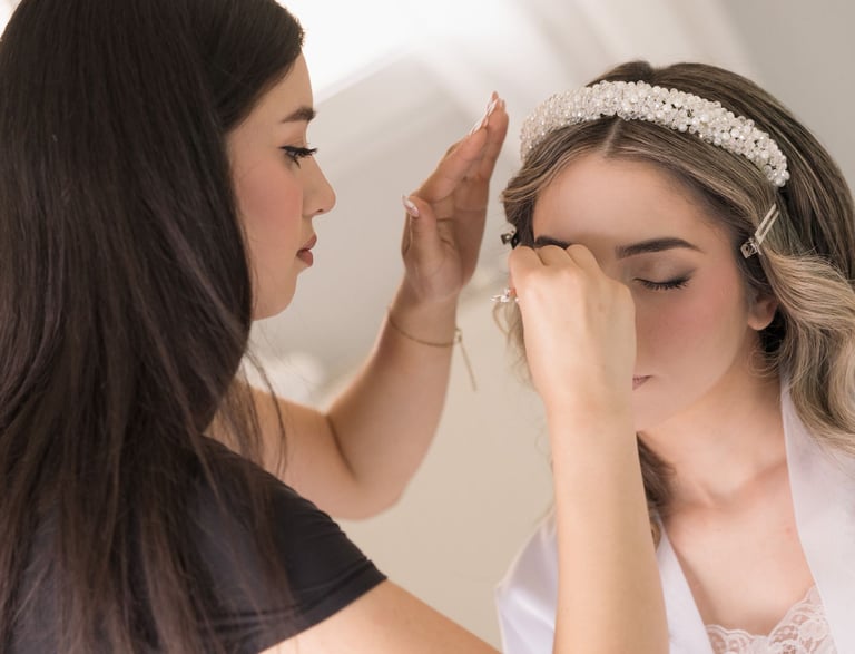 Bride with natural glam makeup look captured by Toronto wedding photographers