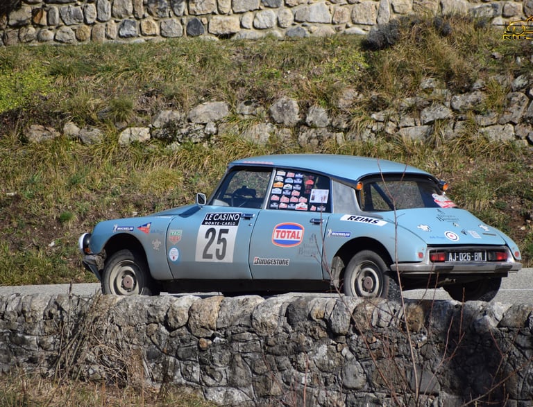 DS de rallye en ardèche pour le rallye monte carlo historique