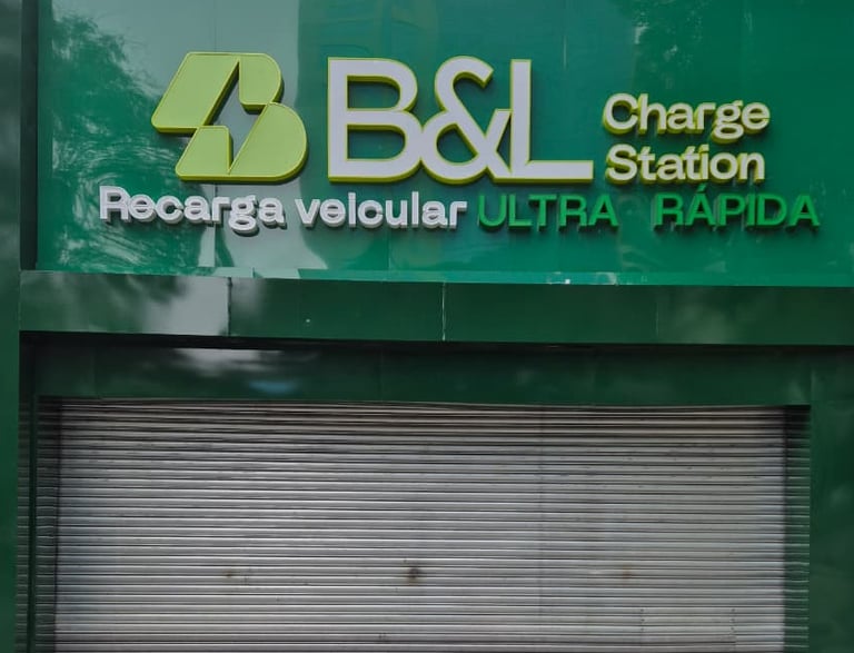 Etação de carregamento rápido para veículos elétricos em Belo Horizonte.