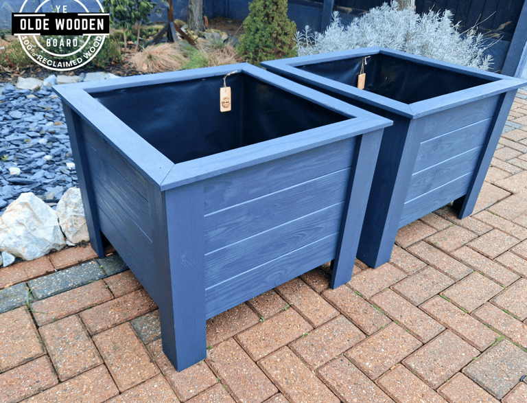 Versailles planters set of 2  