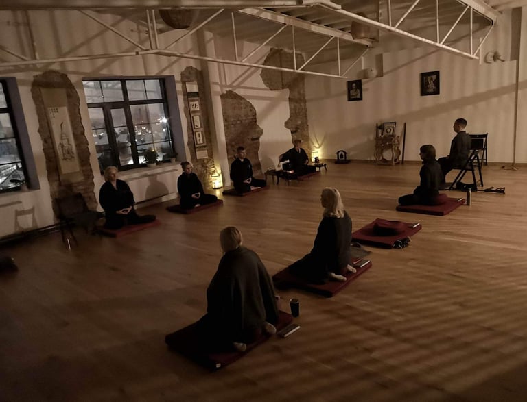 Zen meditacija praktika, atsiskyrimai, retreat