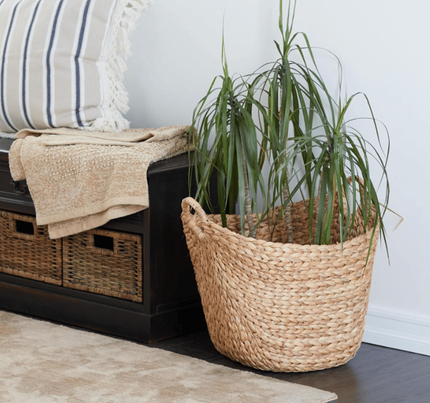 Deco 79 Seagrass Handmade Decorative and Functional Storage Basket Large Woven Basket