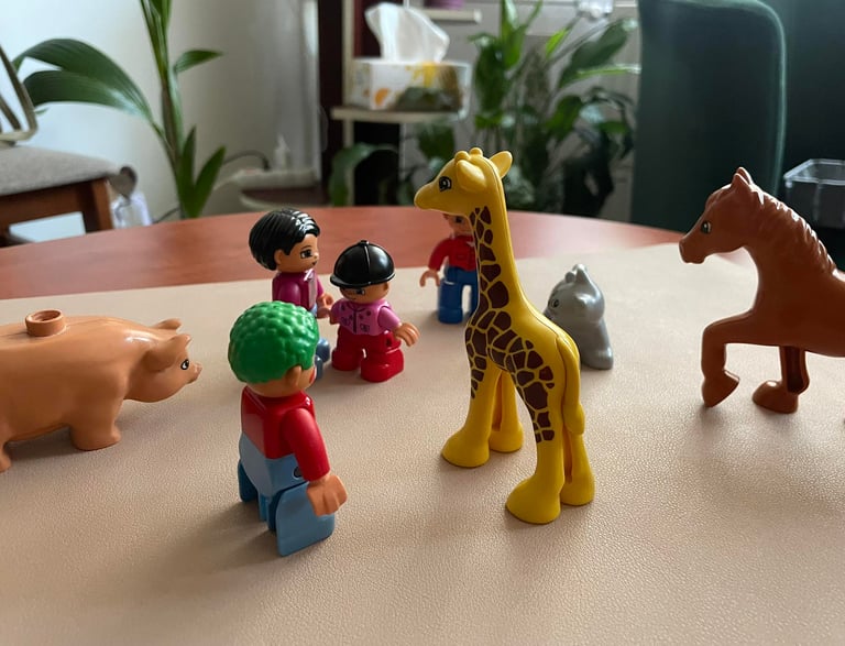 Bábus családállítás Miskolcon – családi kapcsolati rendszer megjelenítése bábukkal