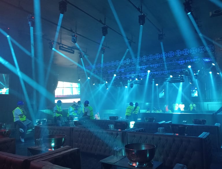 Instalación de luces cabeza movil