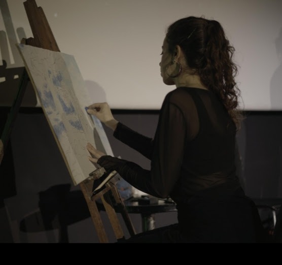 Foto de IDHG pintando en directo en el show de Clara Carusa "Personas sin problemas pero con problemas"