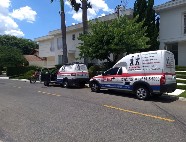 desentupidora suprema com os carros
