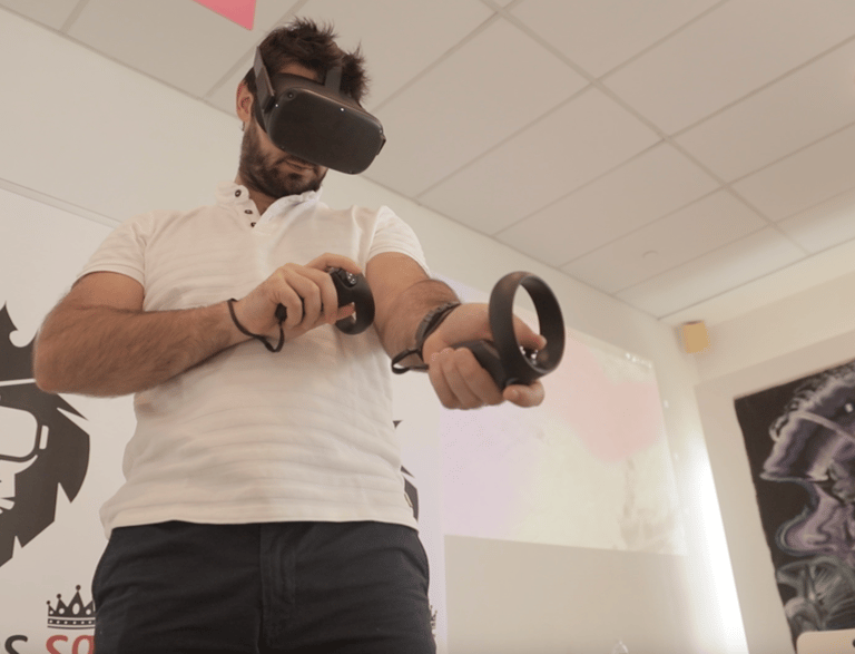 VRDJ Singapore man mixing from immersive music