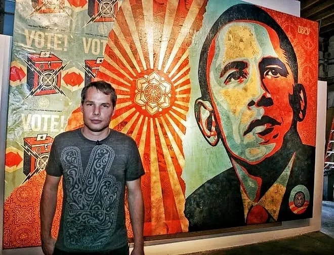 Shepard Fairey, famoso pelo pôster "Hope" do Obama