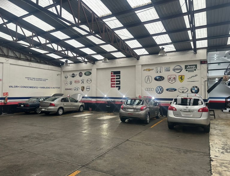 Automóviles en reparación dentro de PITS®