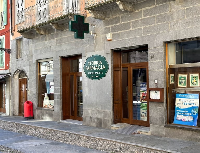 ingresso farmacia varallo