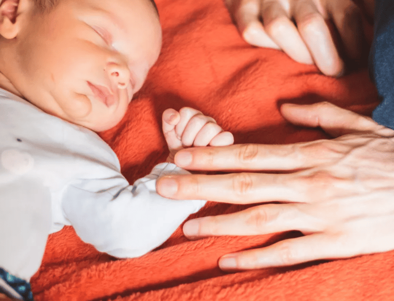 photographe de naissance à domicile, style lumineux et naturel