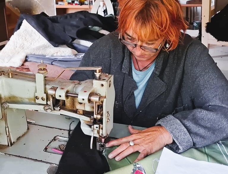 Sonia et sa machine à coudre