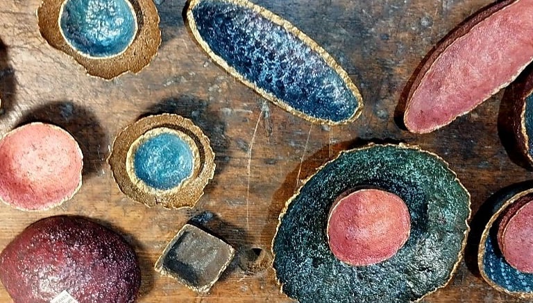 exemple de créations en papier mâché avec couleurs glacis acrylique