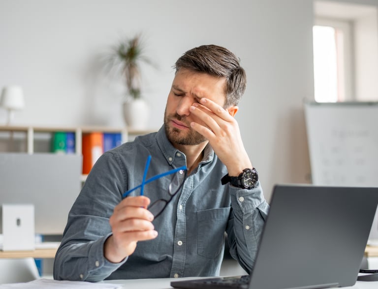 Man at work who is experiencing an eye emergency