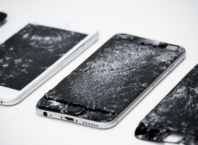 broken iphone image
