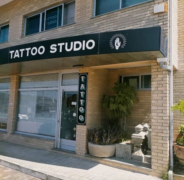 Exterior do estúdio de tatuagens e body piercing em Vagos, Aveiro