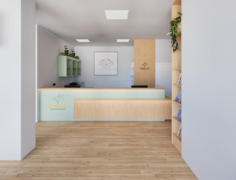 Heller, moderner Empfangsbereich einer Frauenarztpraxis (GYNPLUS) im 21. Bezirk mit Holz- und Pastel