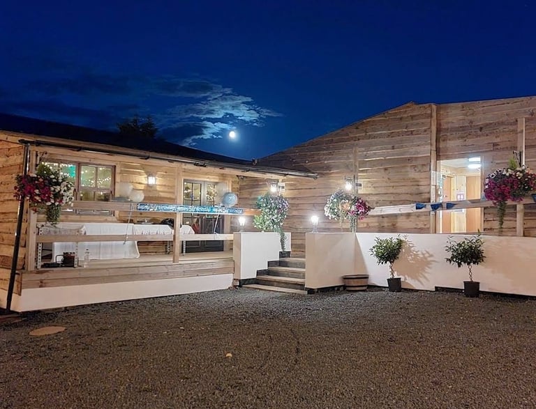wedding venue the barn at dinthill tenbury wells tykie time entertainment