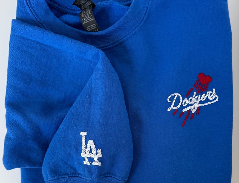 a blue t - shirt with a baseball player's name on it