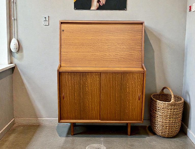 Herbert E. Gibbs Mid-Century Modern bureau desk, vintage 1960s–70s MCM fold-out writing desk with storage drawers, stylish re