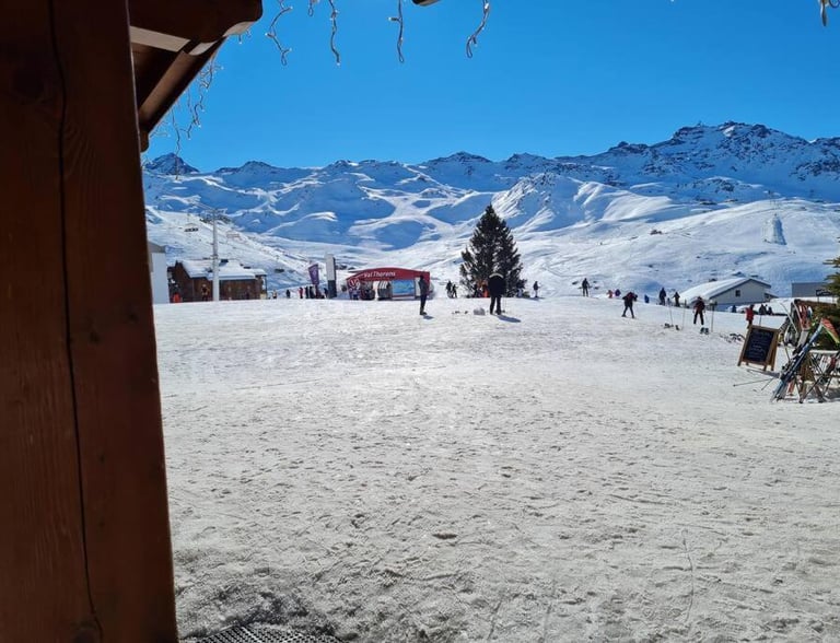 Open view of the Val Thorens ski slopes and surrounding alpine mountains