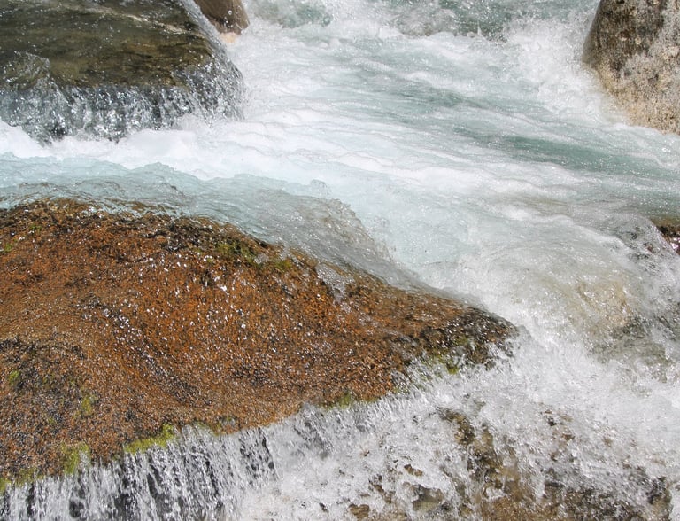 Rivière dans le Dolpo