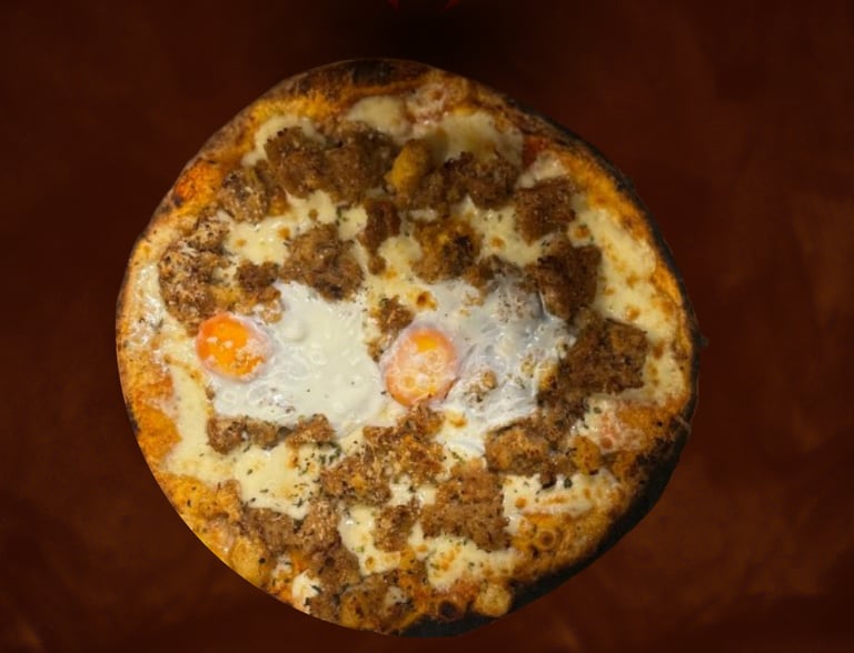 Pizza de Alheira artesanal da Pizzaria Caraíva no Prior Velho, Lisboa