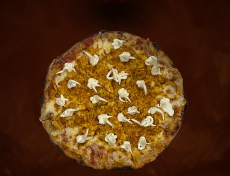 Pizza de Frango artesanal, massa fina, Pizzaria Caraíva em Lisboa