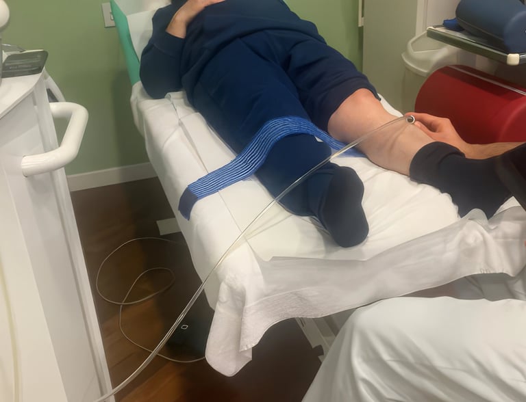 Riabilitazione fisioterapica post intervento di protesi a Terni con terapia strumentale