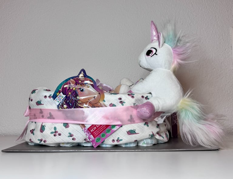 Windeltorte Babybett mit Einhorn