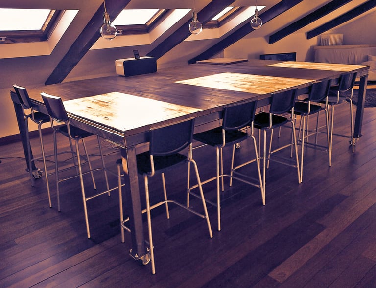 Tavolo riunioni in ferro e legno stile industrial
